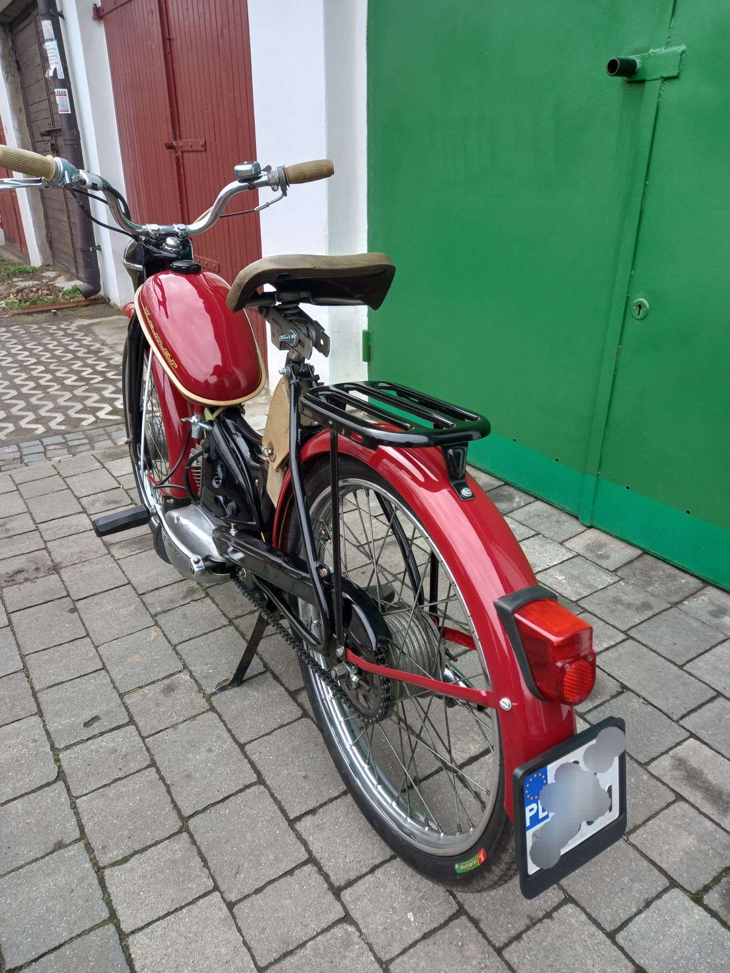 Komar 2320-sztywniak