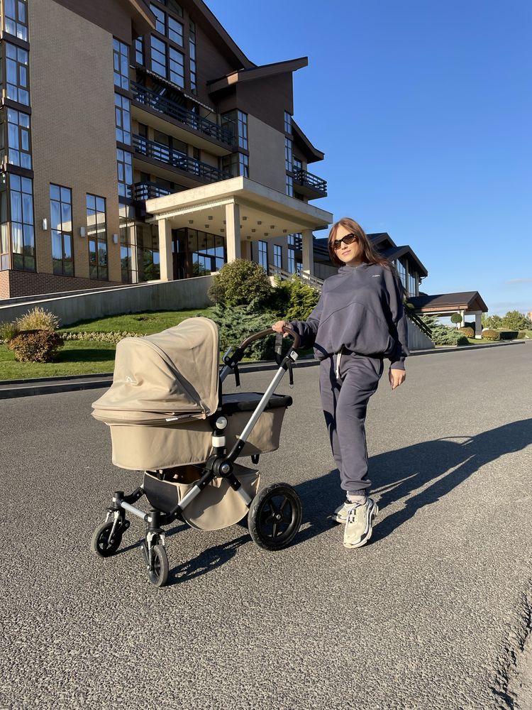 Коляска bugaboo в комплекті з зимовим футмуфом та автокріслом