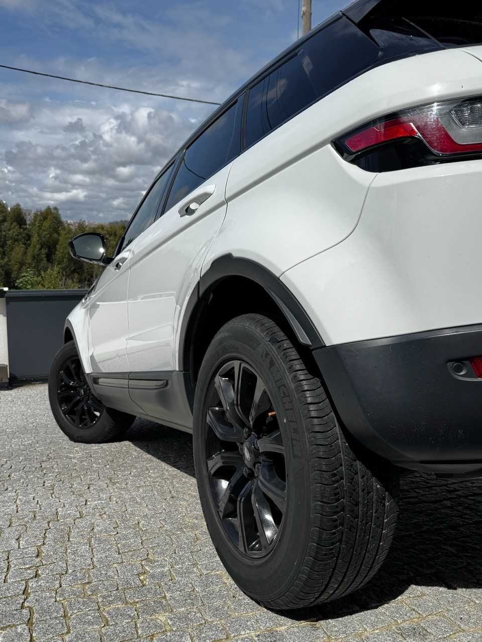Range Rover Evoque 2.0 D150 R-DYNAMIC - Apenas 65mil km