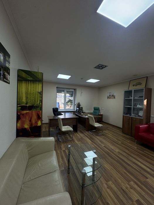 Здам в суборенду фасадне приміщення