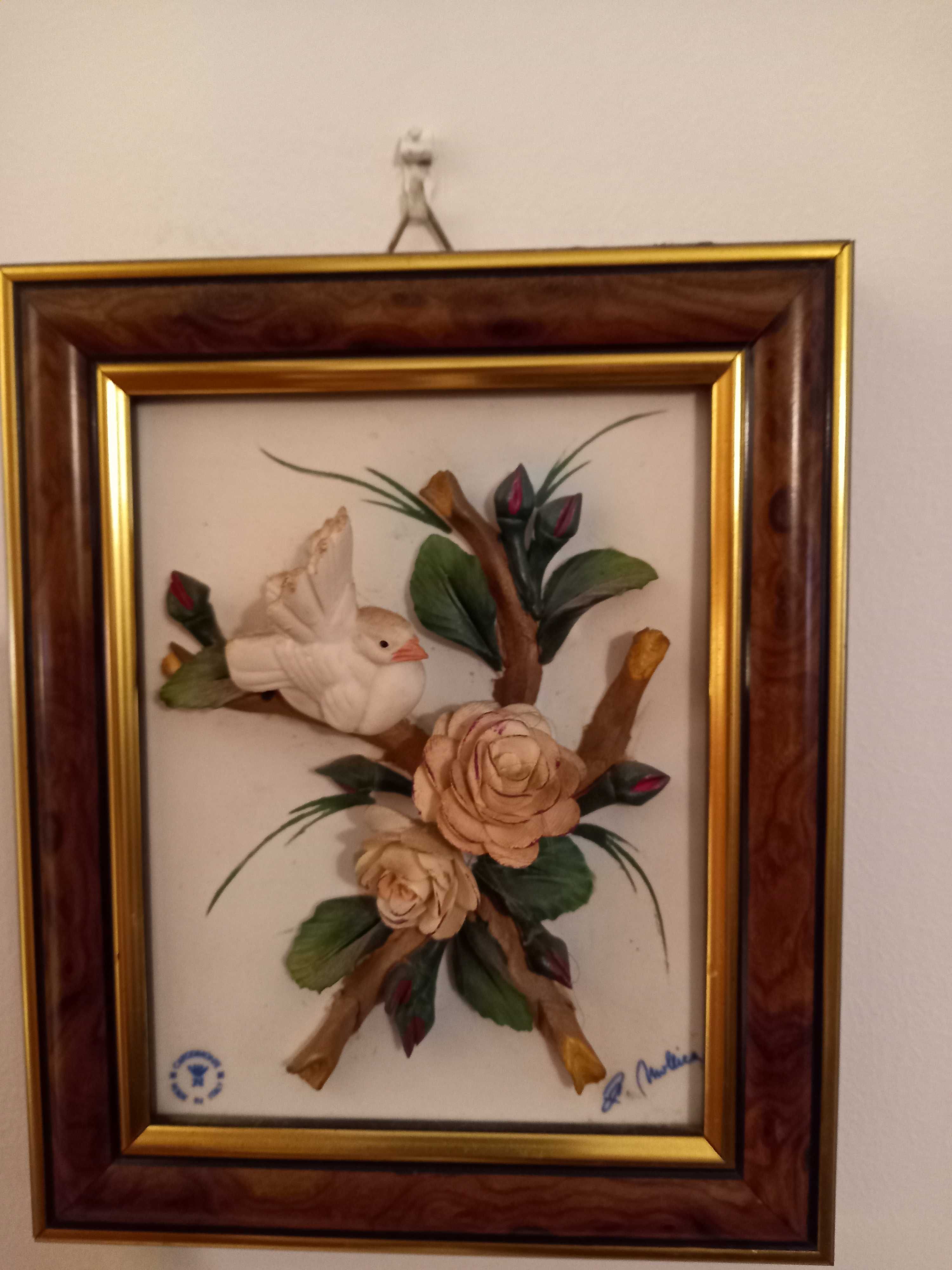 Quadros com rosas e pássaros em porcelana artesanal