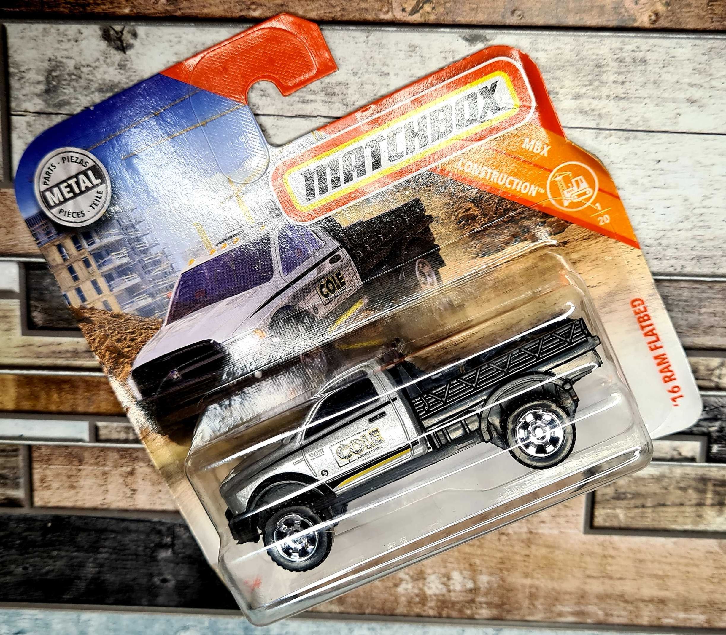 Matchbox nowe autko metalowe Ram Flatbed '16