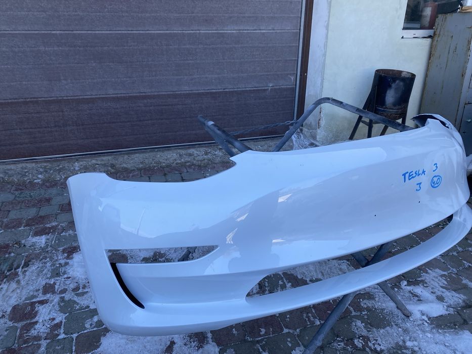 Продам бампер крило Tesla model 3/Y