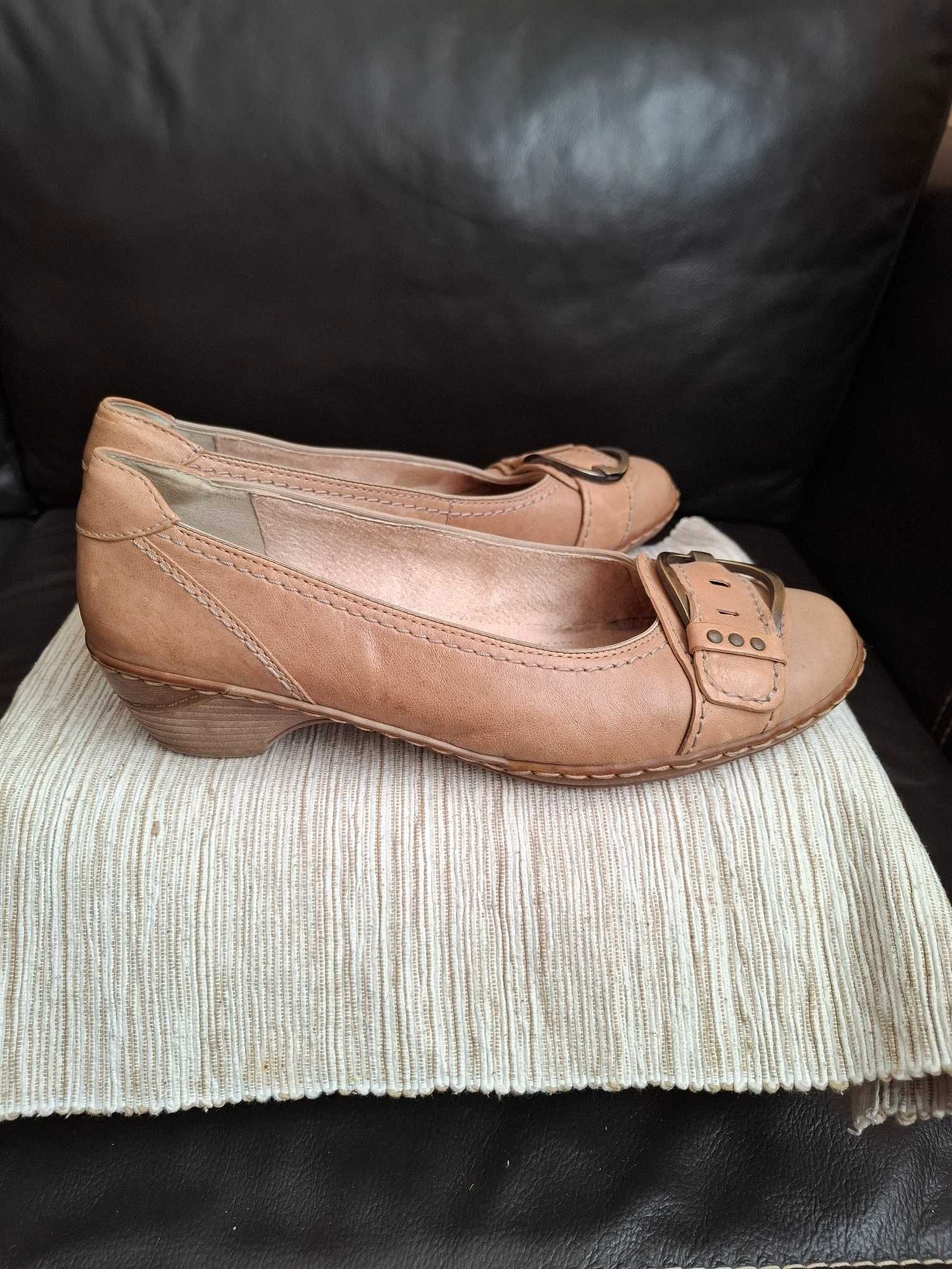 Buty beżowe czółenka skóra jak nowe medicus z klamerką rozmiar 39
