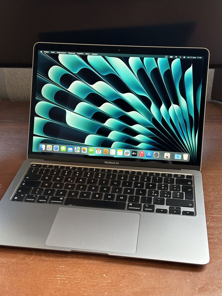 MacBook Air 13" 2020 M1 16 gb RAM 256 gb SSD Space