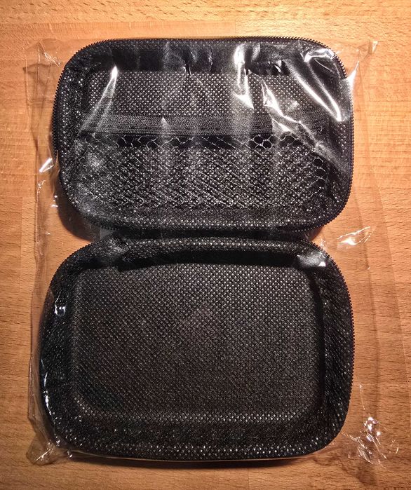 Etui na słuchawki, drobiazgi, etc. Kolor czarny. NOWE