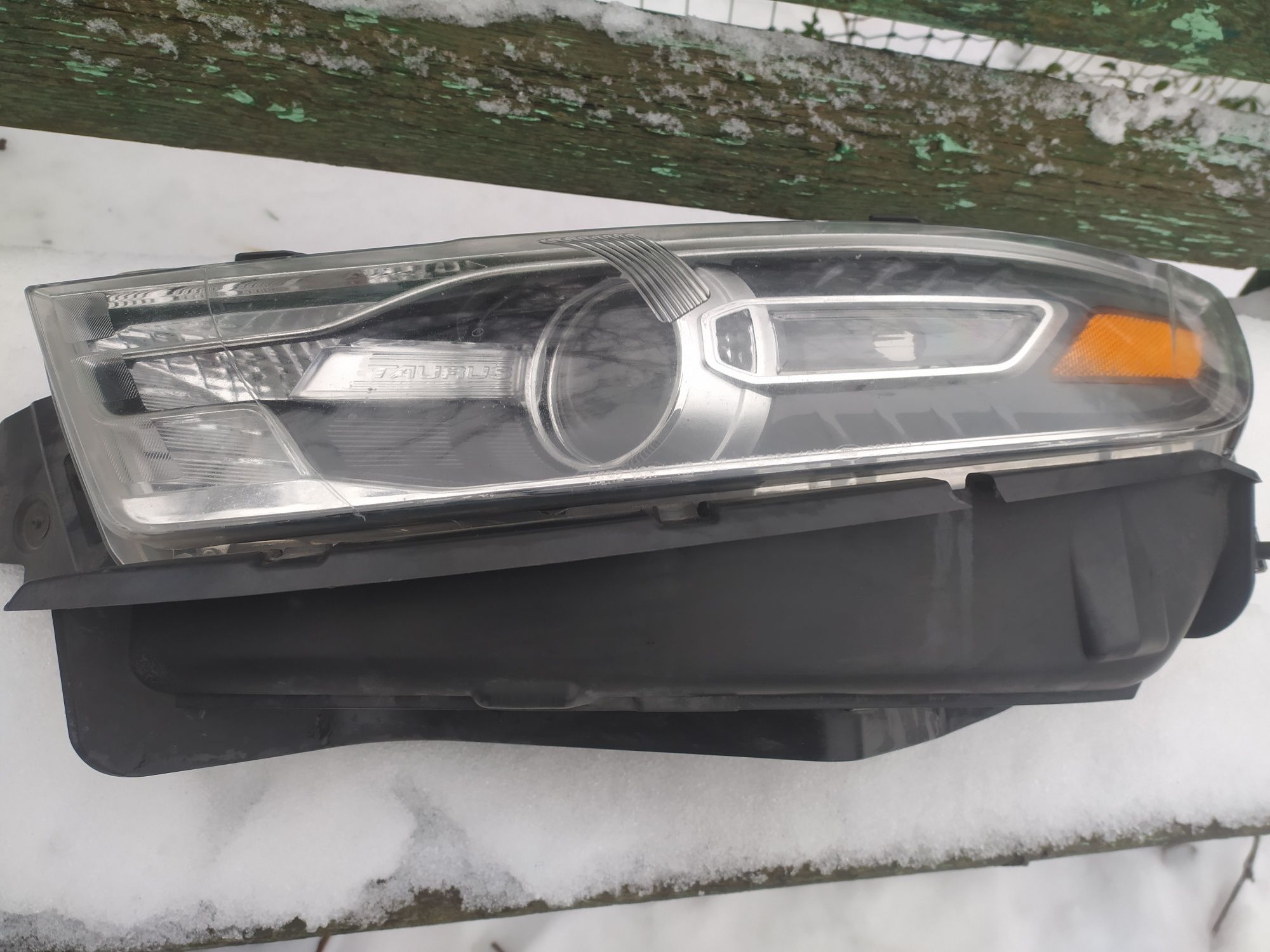 Фара L/R Ford Taurus 2014-2019