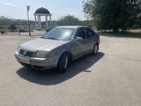 Volkswagen  Bora 1,6 2002