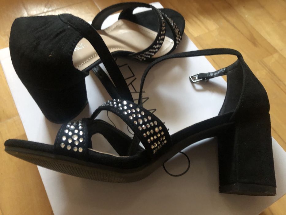 Sandałki czarne na karnawałowe imorezy
