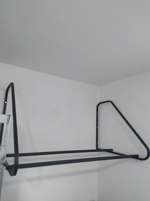 Stojak, wieszak na opony