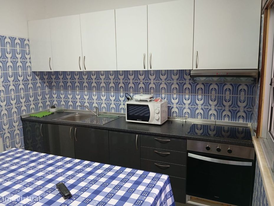 Quarto, Oliveira de Azeméis, Santiago de Riba-Ul, Ul, Macinhata da Seixa e Madail, Largo Luís de Camões - Centro Norte