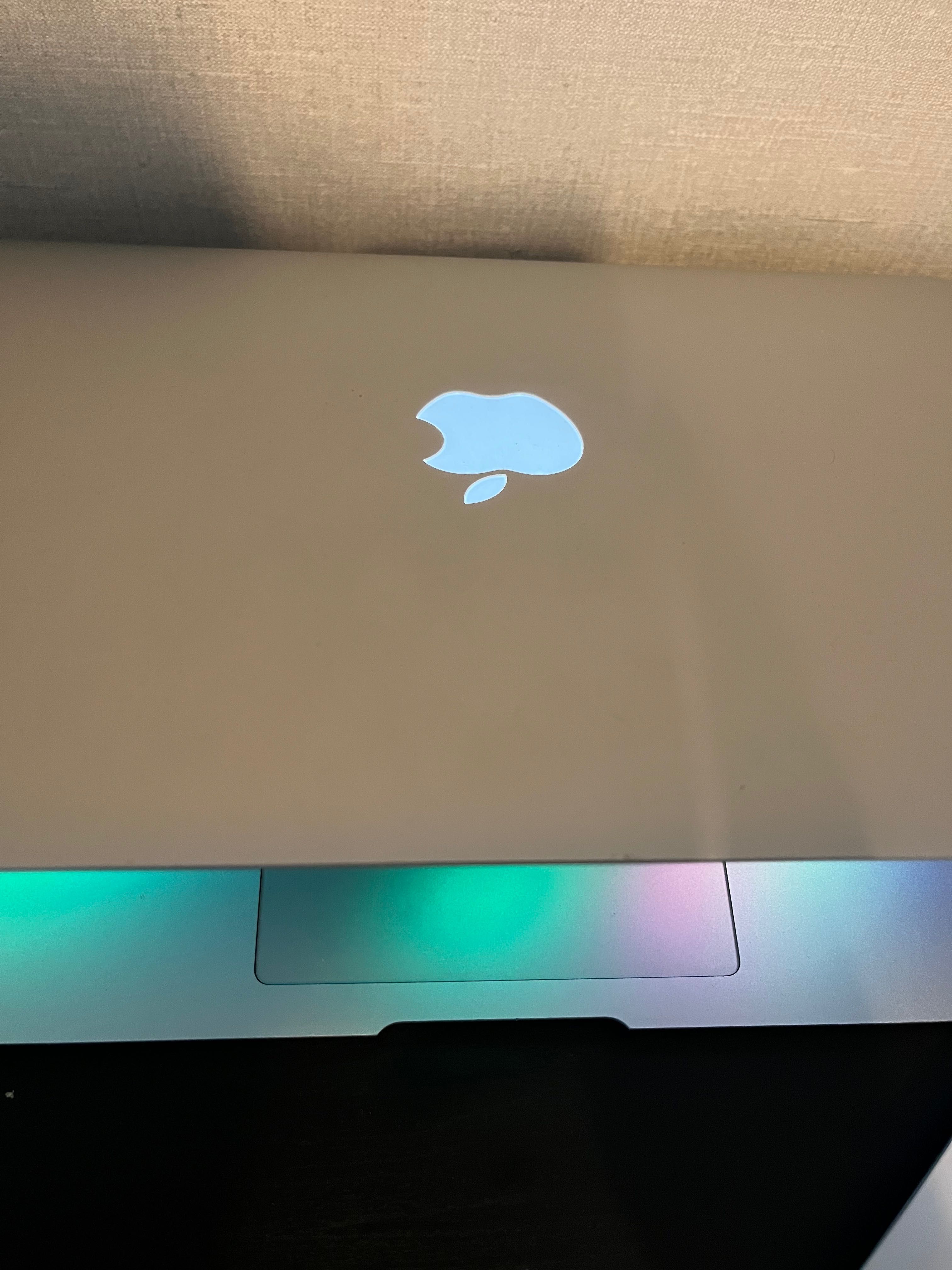 Продам MacBook Air