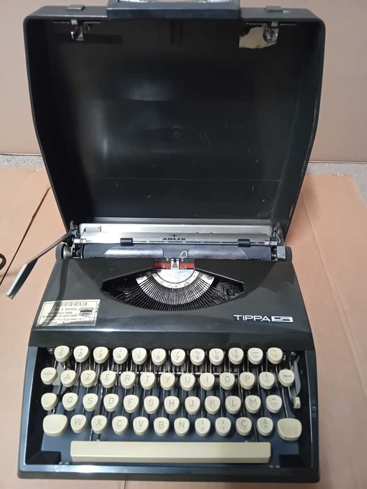 Máquina de escrever anos 60 modelo Tippa s