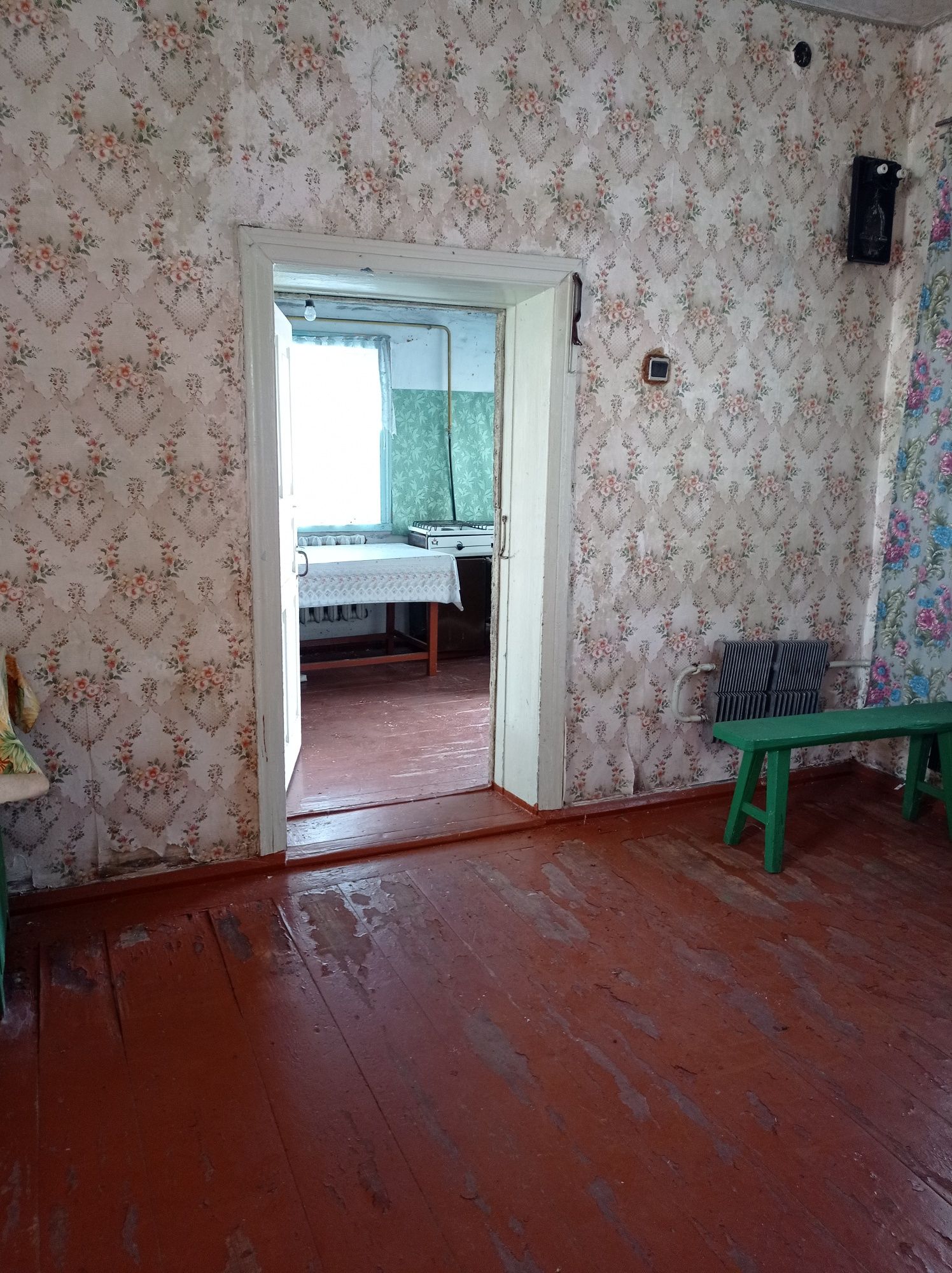Помешкання в передмісті Чернігова біля озера під лісом. Село Деснянка.