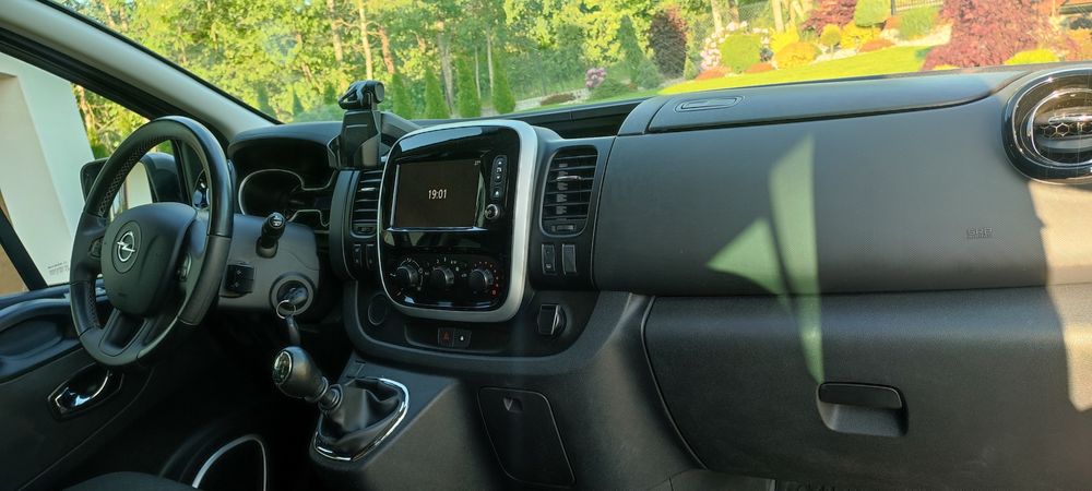 Wynajem wypożyczalnia bus 9 osobowy