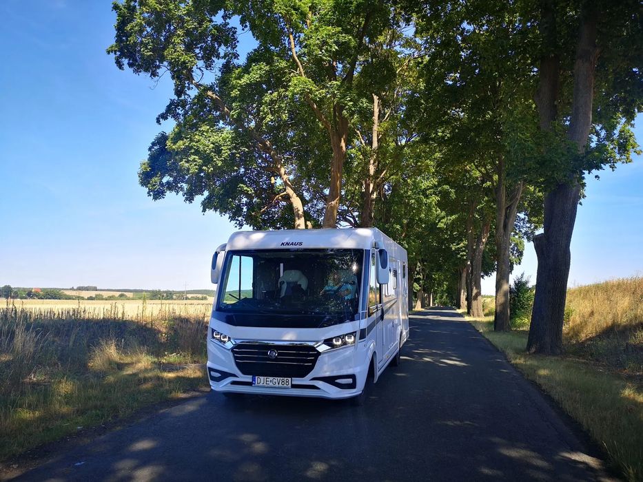 KNAUS Live i 700 MEG  Knaus Live i 700 MEG