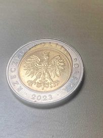 Moneta 5 złotych z 2023 r. Błąd menniczy.