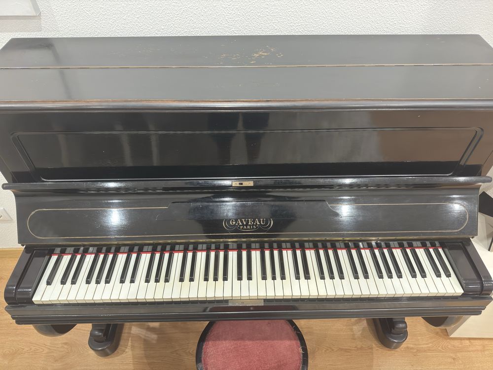 Piano vertical Gaveau
