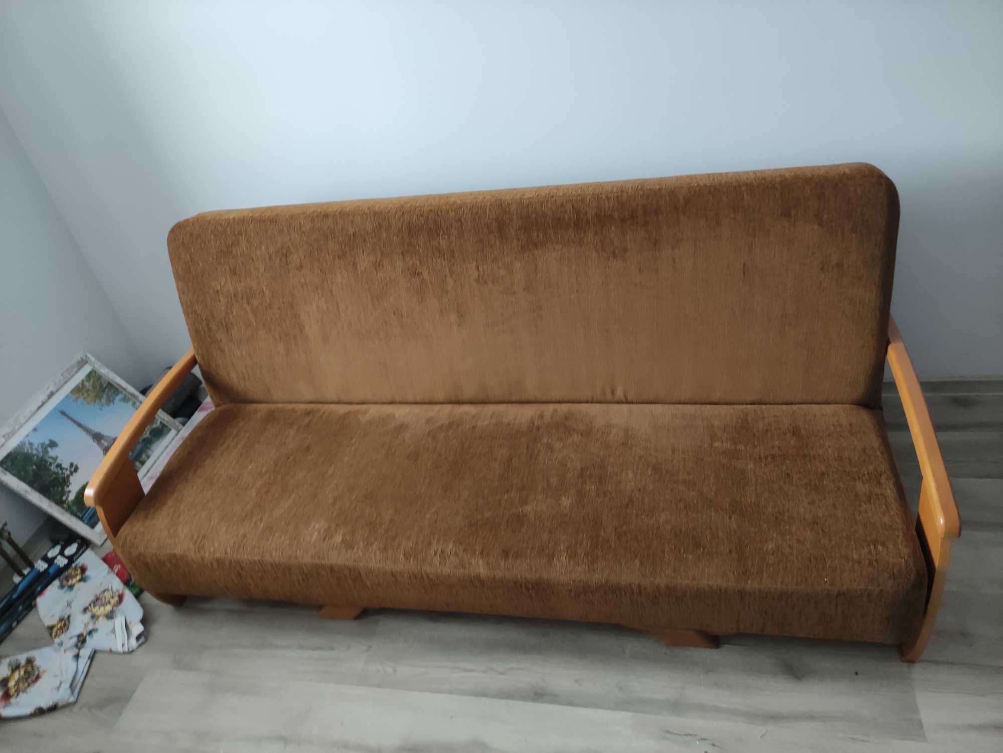 Rozkładana sofa brązowa