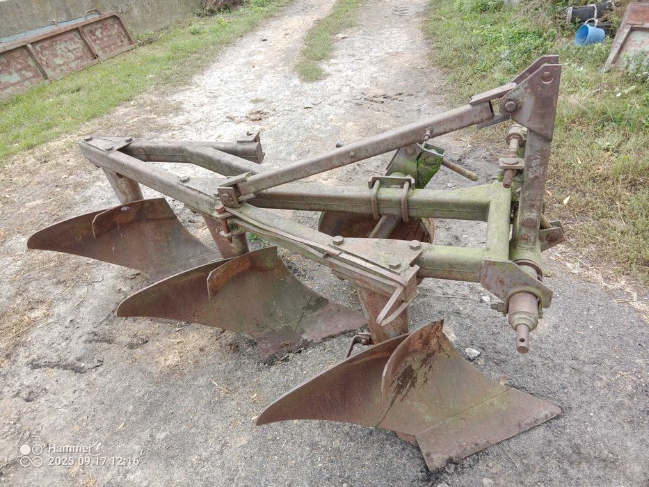 Pług trzyskibowy zagonowy