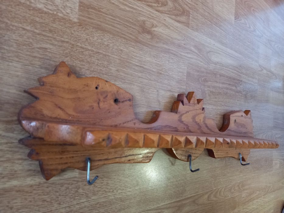 Продается деревянная вешалка, полочка