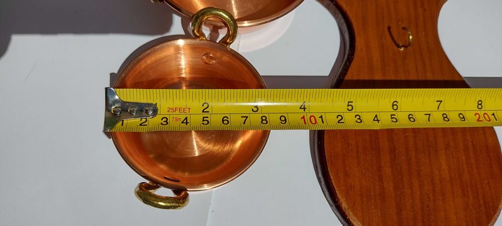 Conjunto de panelas com suporte