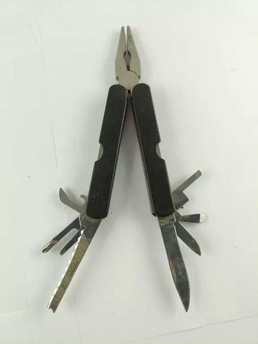 Narzędzie wielofunkcyjne multitool