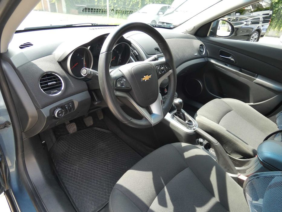 Chevrolet Cruze Combi, błękitny, piękny i doskonały!