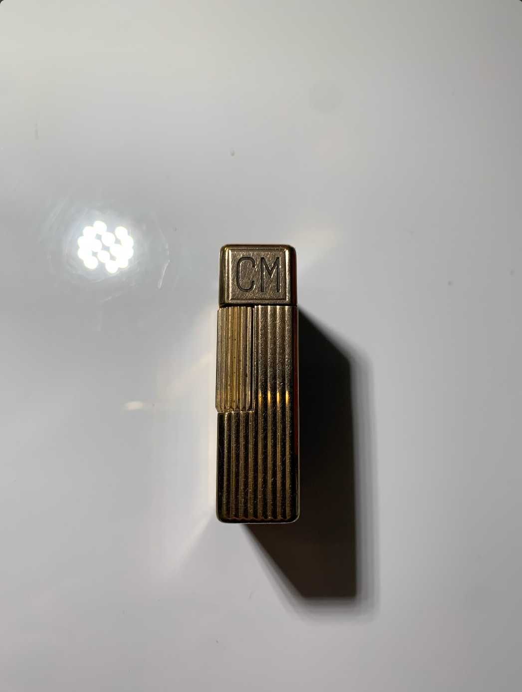 Isqueiro de ouro Dupont