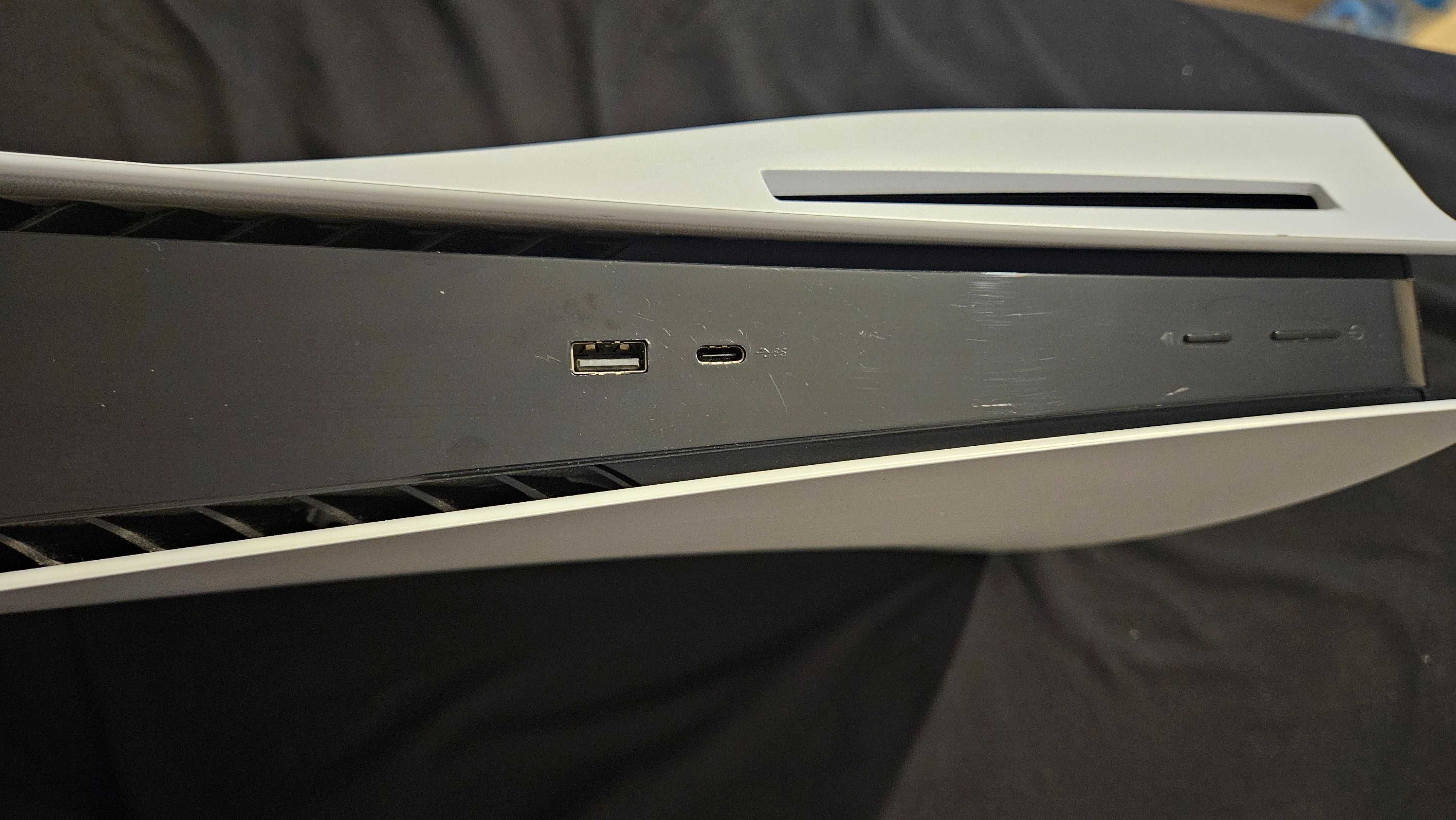 PlayStation 5 2TB + 2 pady + 2 gry