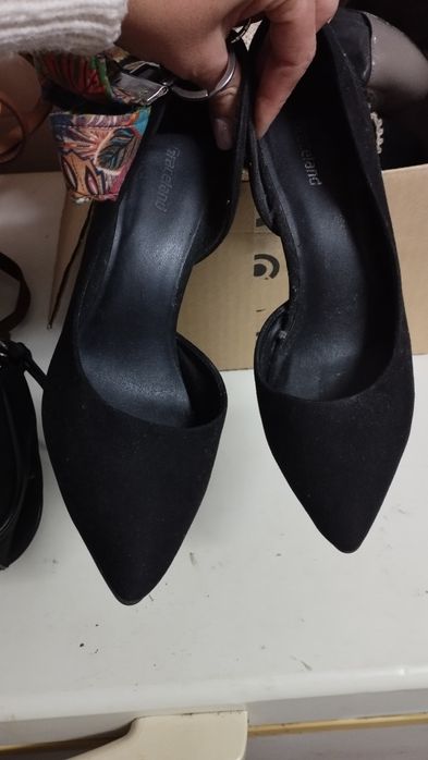 Sapatos pretos aveludados Graceland