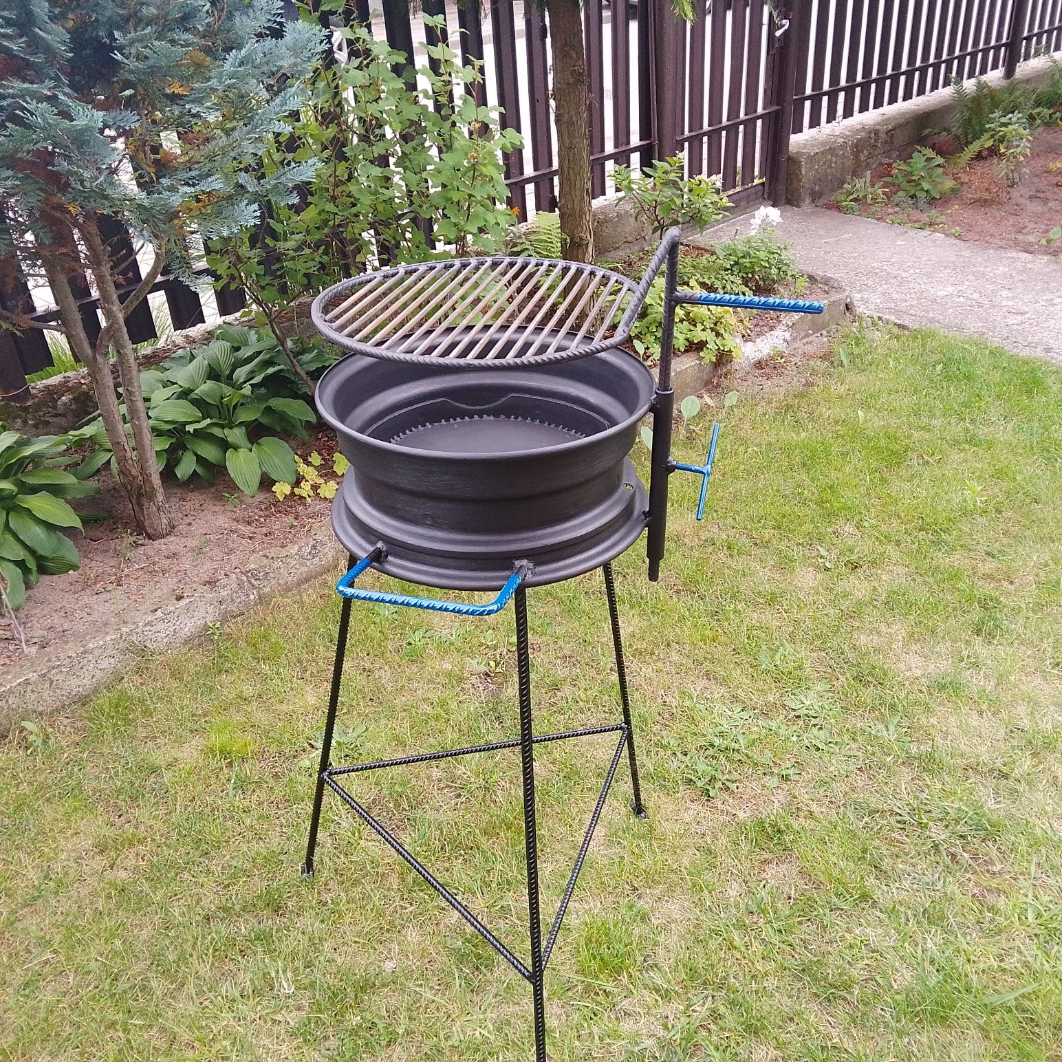 Grill ogrodowy z felgi