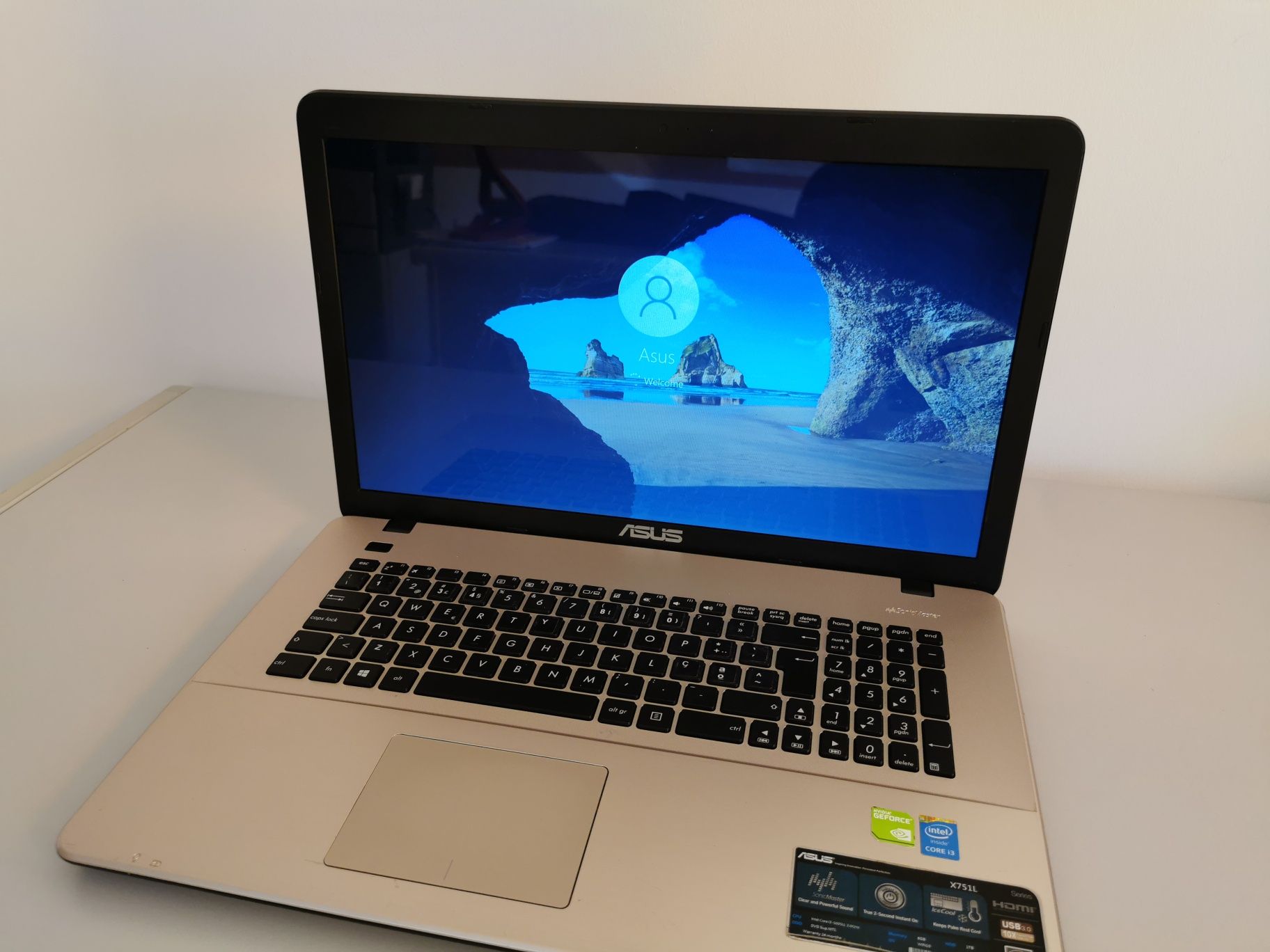 Asus i3 8Gb Ecrã 17