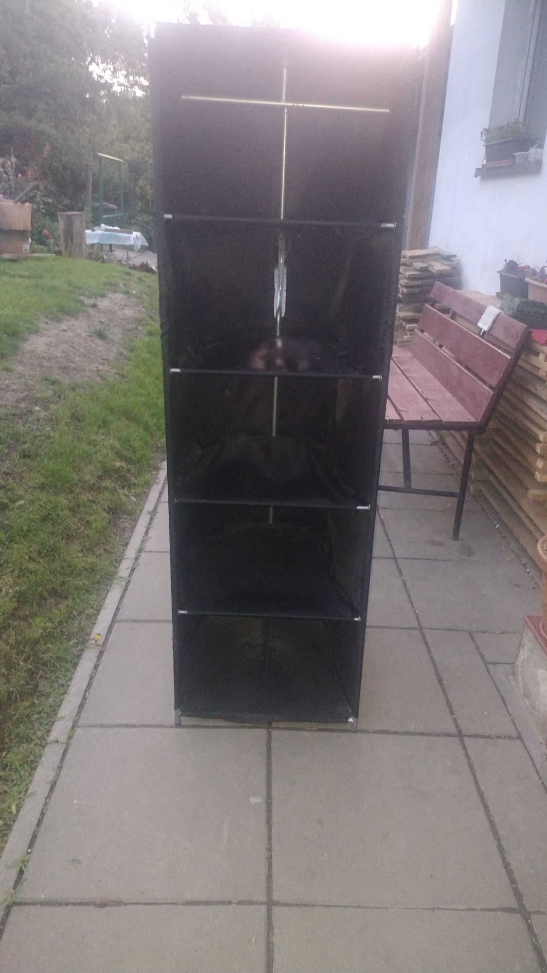 Sprzedam szafę przenośną z pięćioma półkami pojemna