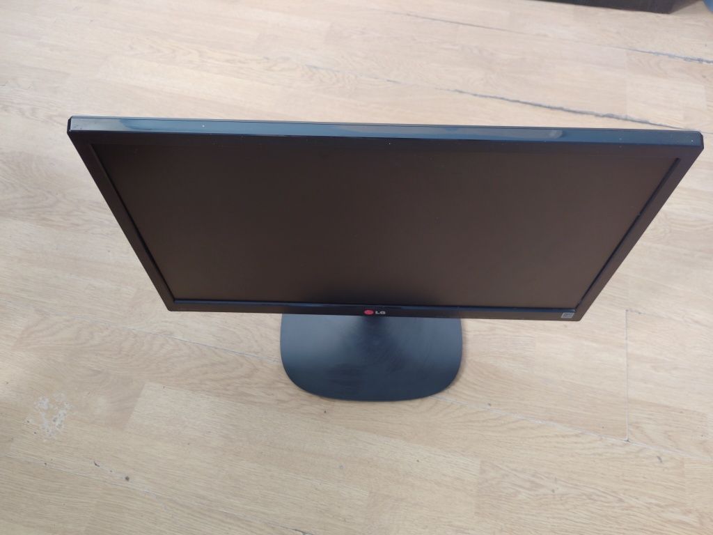 Monitor 22cale .
