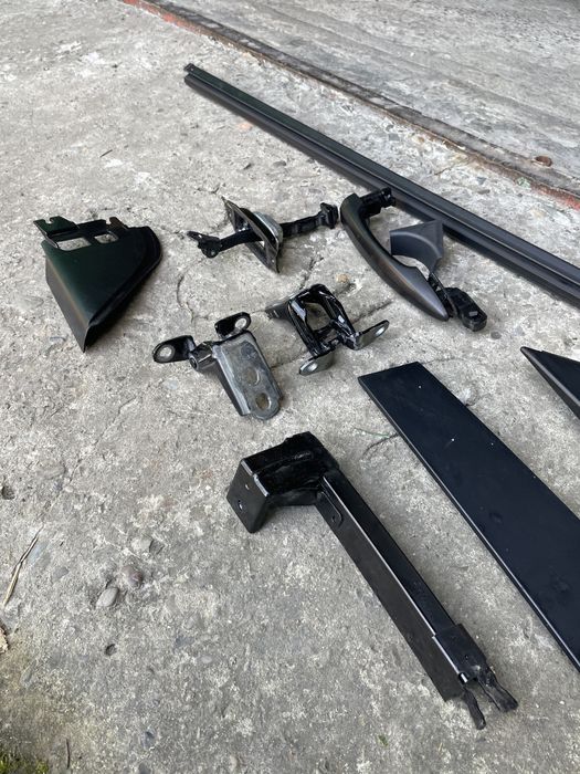 Скло дверей Nissan Rogue T33 2021-2024рік праве заднє