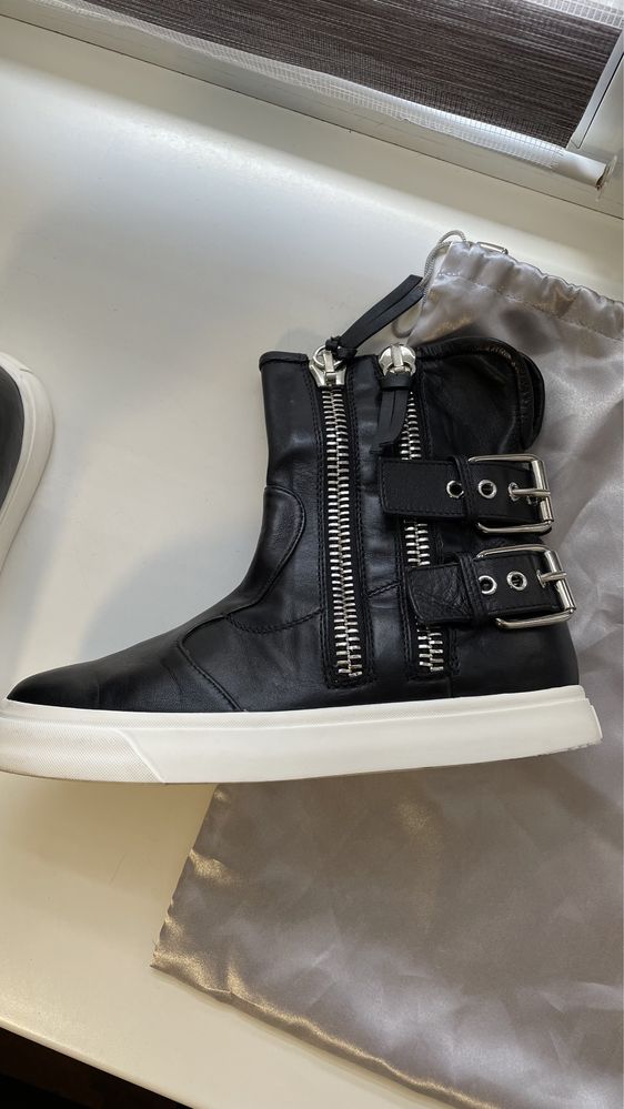 Продам фирменную обувь Giuseppe Zanotti