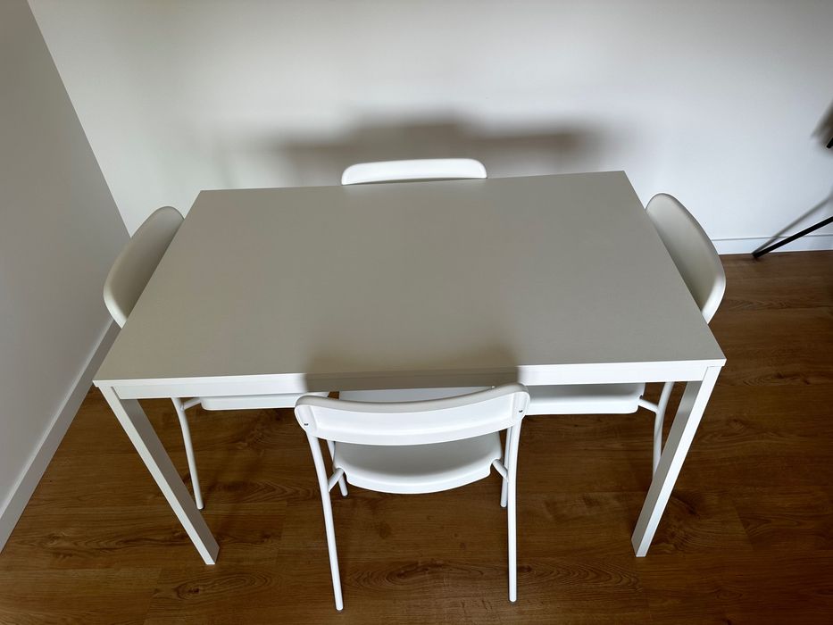 Mesa Extensível Ikea Vihals + 4 cadeiras Vihals