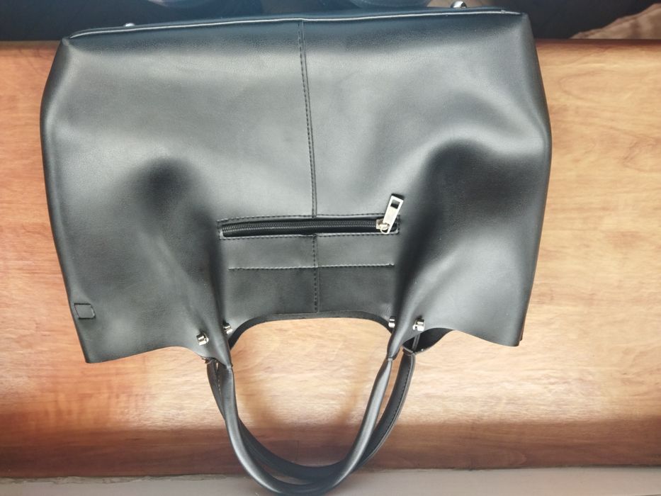 Класична чорна сумка