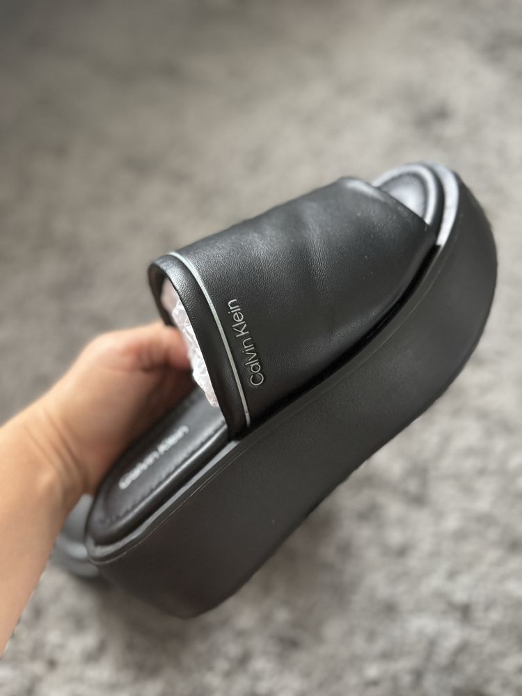 Calvin Klein жіночі шкіряні слайдери