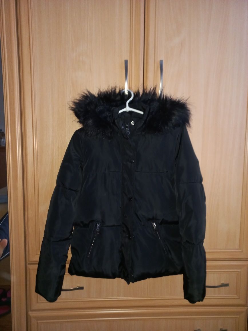 Kurtka czarna zimowa krótka F&F 152-158