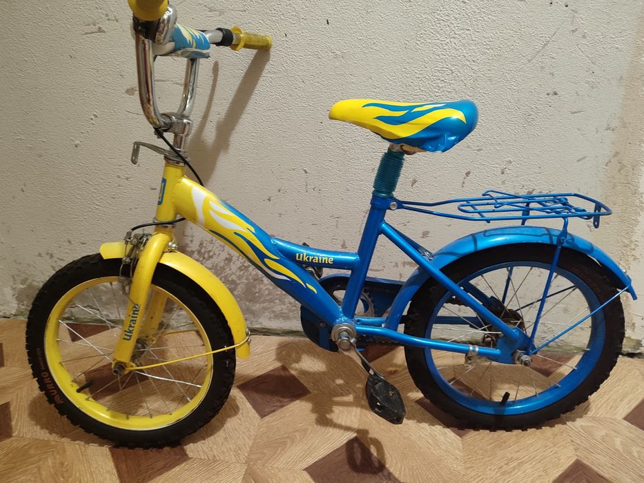 Велосипед у патріотичних кольорах