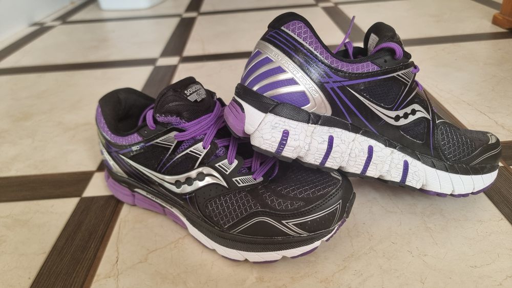 Жіночі Кросівки  saucony 26,5 см ,оригінал