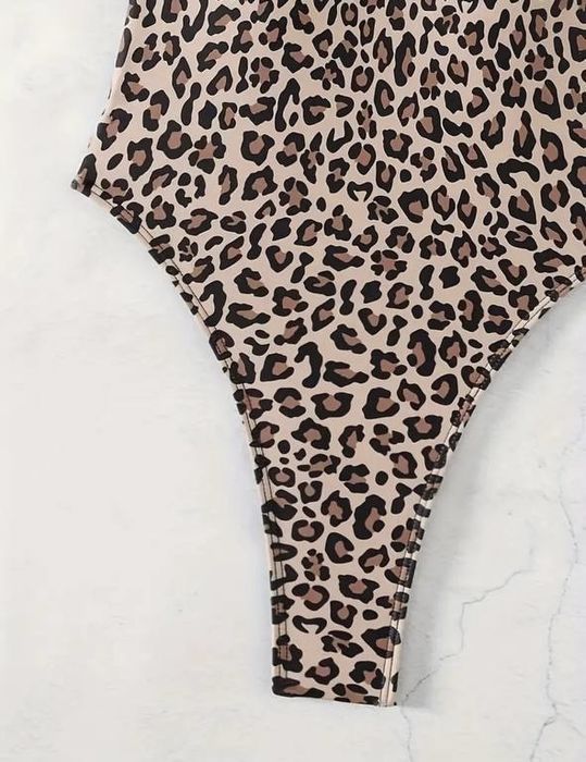 Цельный купальник с вырезами, леопардовый принт