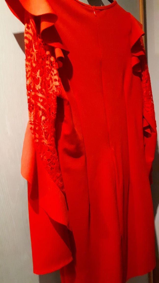 Nowa sukienka czerwona z koronką