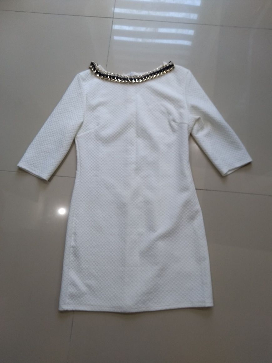 Sukienka biała white ozdoby tłoczenia Italiy S/M łańcuch złoto okazja