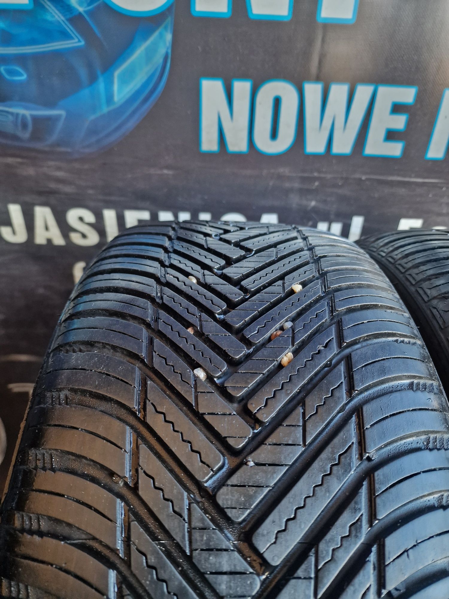 Opony Całoroczne 225/40/18 Hankook Para 7.5mm 2023