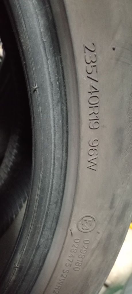 Pneus hankook 235/ 40/ 19