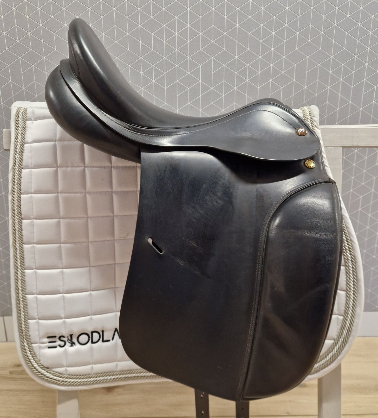 Siodło ujeżdżeniowe Prestige Hippos Dressage 17"