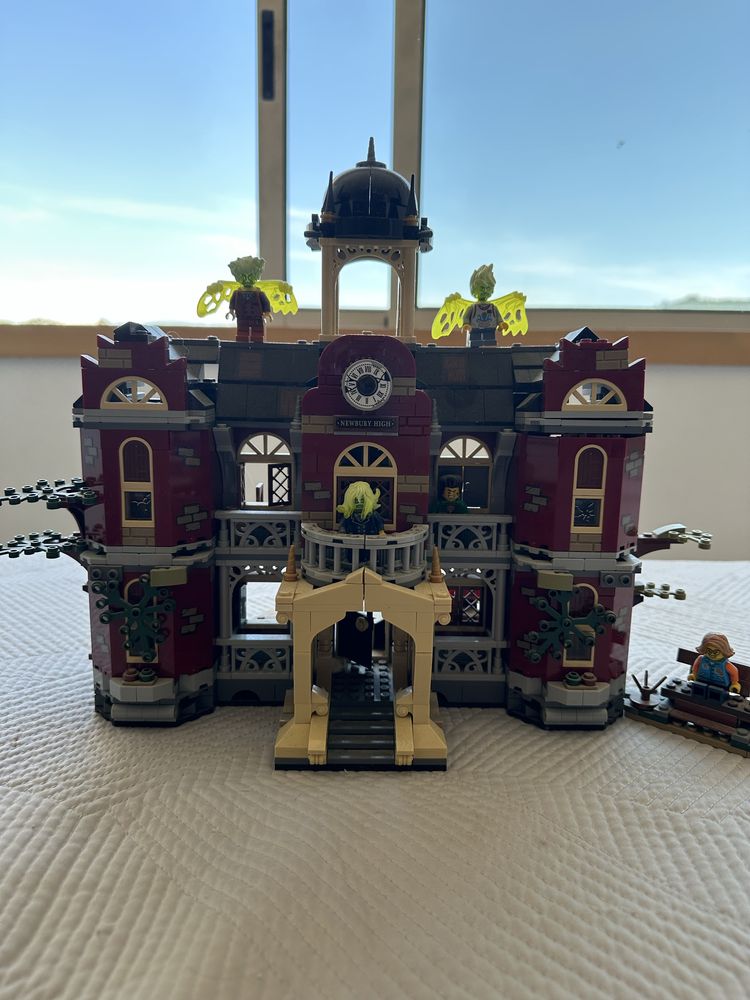 Lego hidden side newbury haunted high school